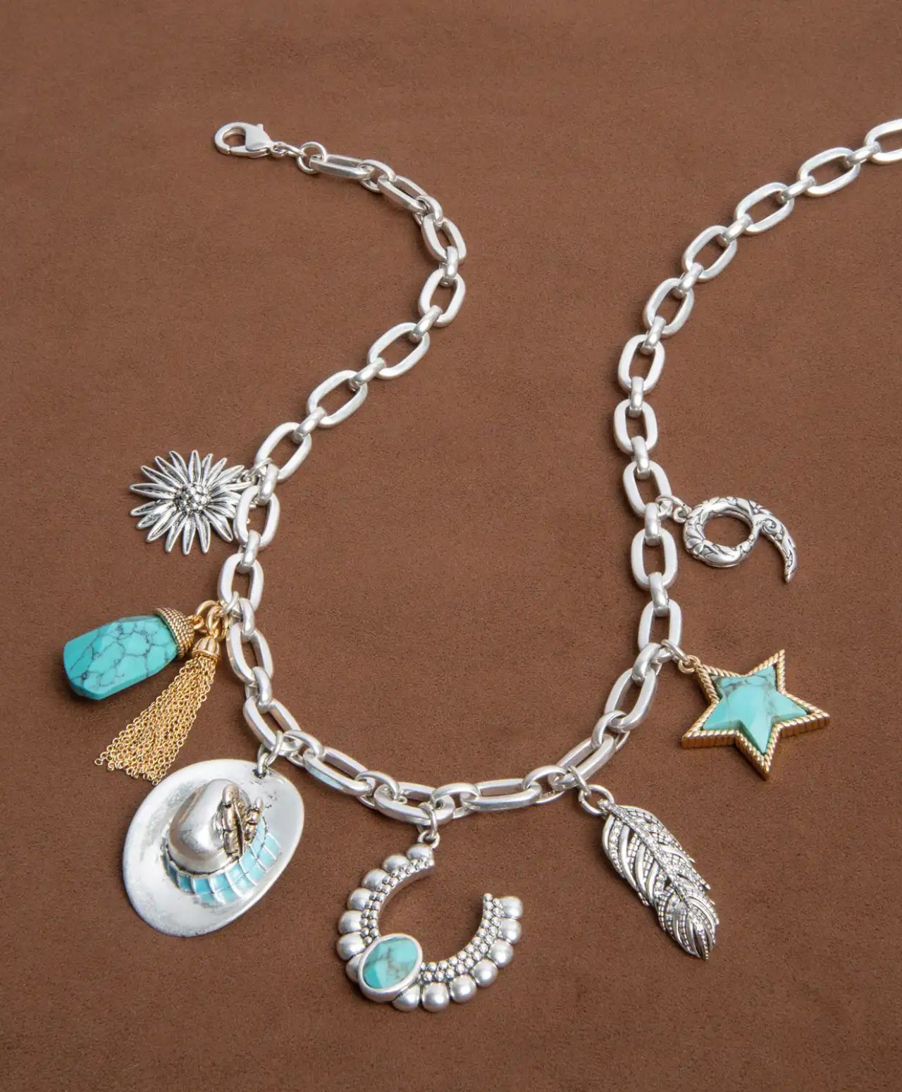 Editorial of Music Row: Lainey Wilson Launches Jewelry Collection In Partnership With The Jewelry Group, Inc.