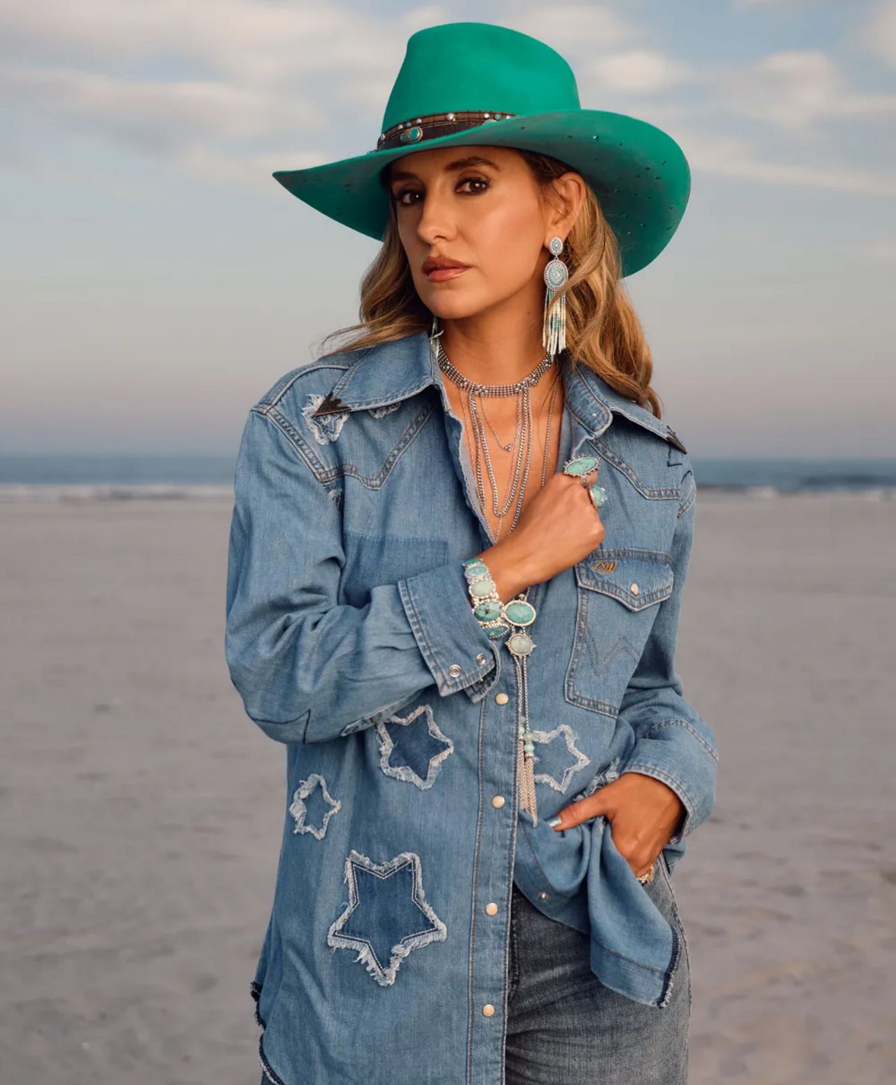 People-Magazine-LWJ-Collection_02 Editorial of People Magazine: Lainey Wilson's Debut Jewelry Line Nods to Her Music, Signature Style and a 'Little Bit' of Her Fiancé (Exclusive)
